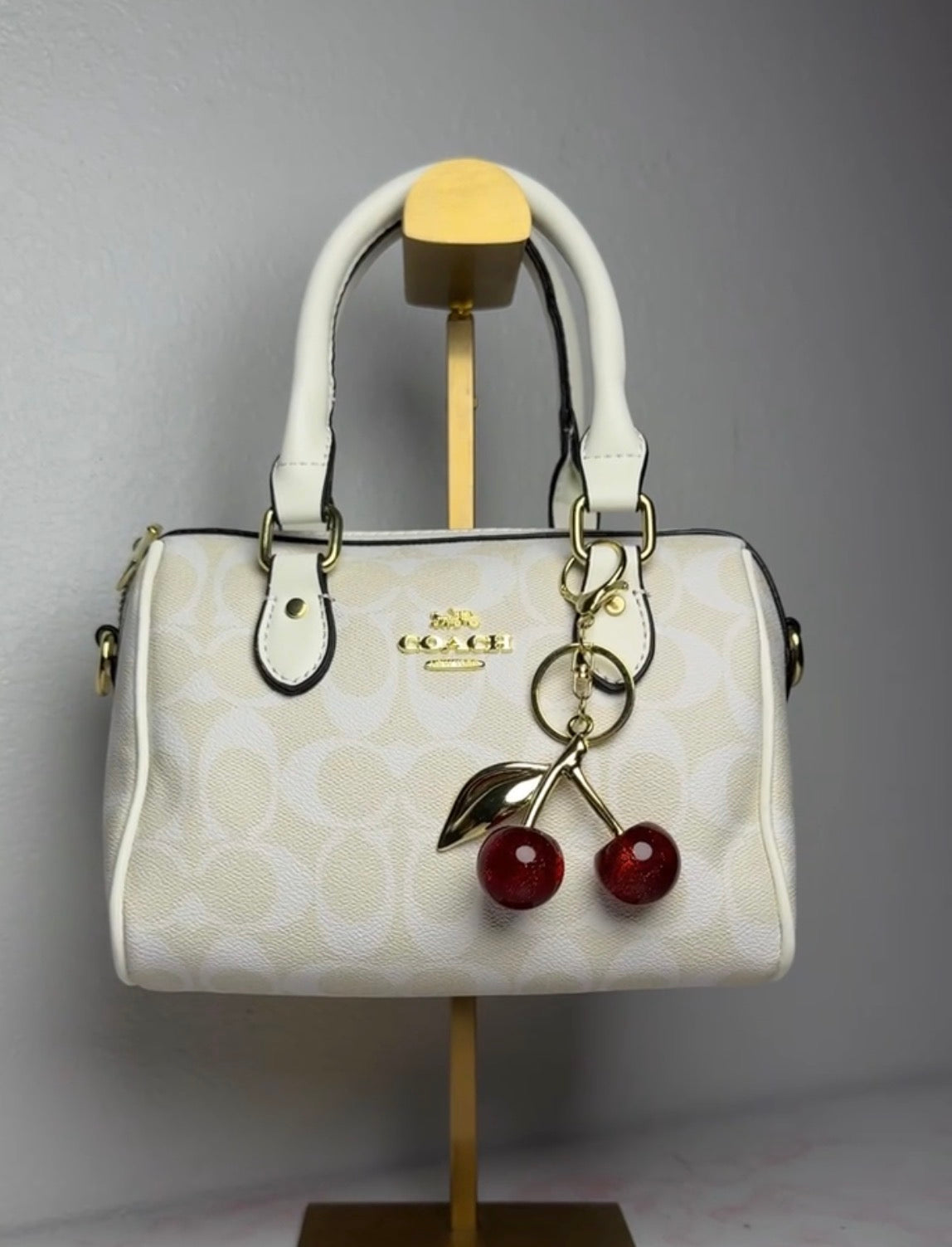 WHITE BIG HANDBAG WITH CHERRY