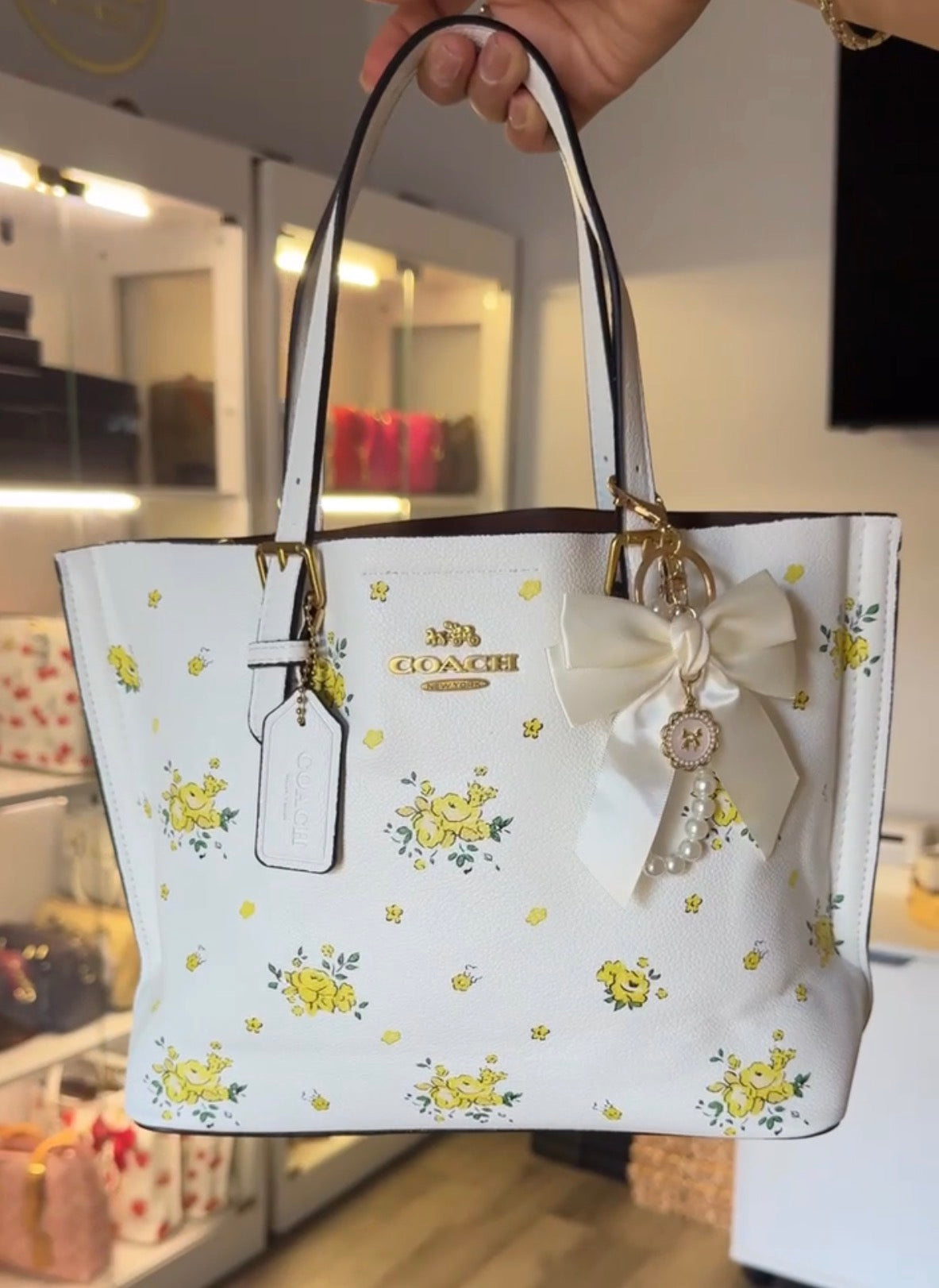 White Flowers Handbag With Bow